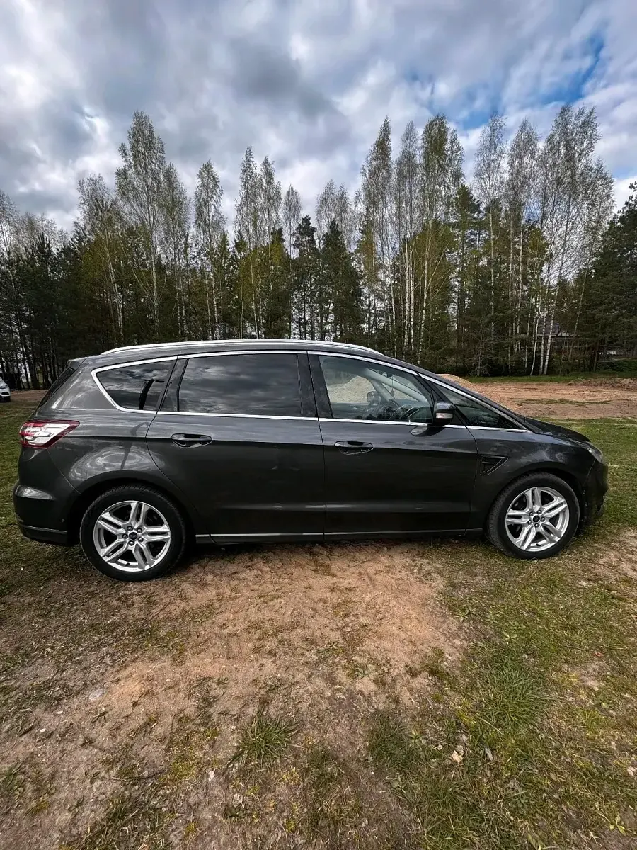 Gebraucht Ford S-MAX Titanium 180 PS (132 kW) 2017 Grau Van / Kleinbus