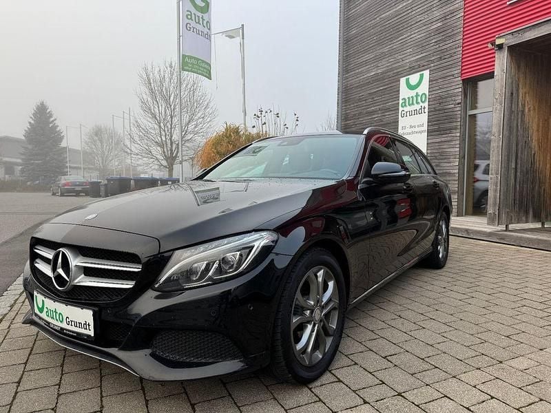 Schwarz Gebraucht 2017 Mercedes C220 Avantgarde Kombi | 11.700 € (Guter Preis) - Bild 1/4