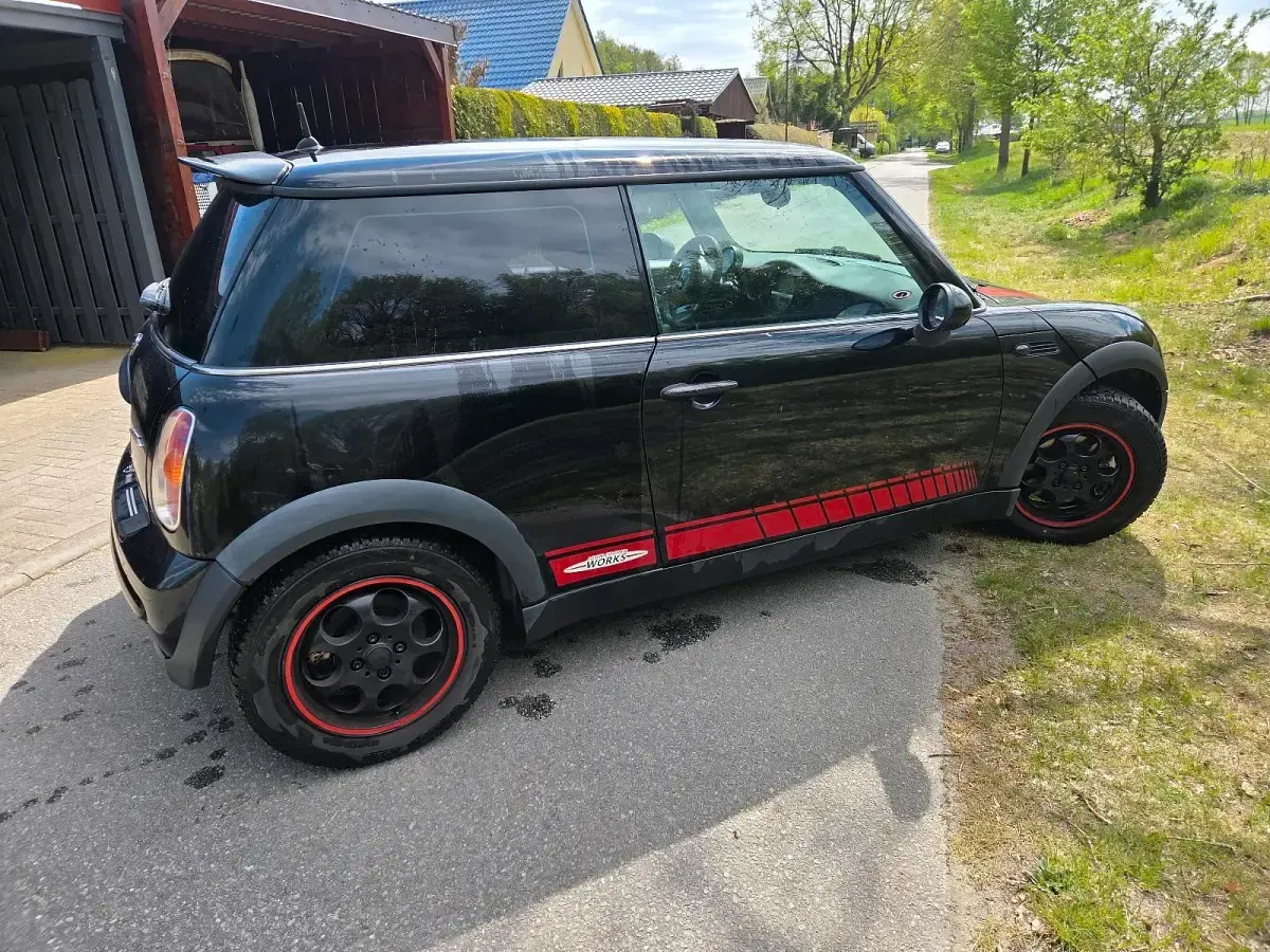 Usata Mini Cooper 90 CV (66 kW) 2001 Nero Utilitaria