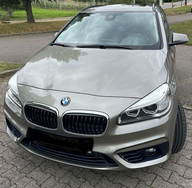 Beige Gebraucht 2017 BMW 225 Active Tourer Sport Line Van / Kleinbus | 19.400 € (Fairer Preis) - Bild 1/4