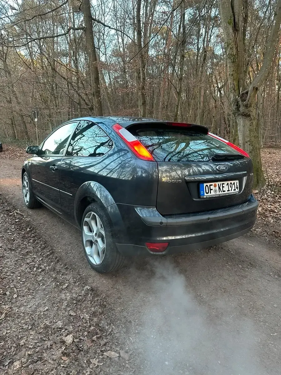 Gebraucht Ford Focus 90 PS (66 kW) 2006 Grau Coupé