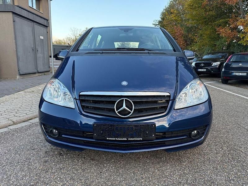 Gebraucht Mercedes A180 109 PS (80 kW) 2012 Blau Limousine