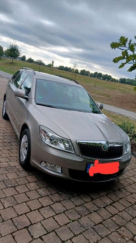 Andere farben Gebraucht 2011 Skoda Octavia Kombi | 3.500 € (Superpreis) - Bild 1/4