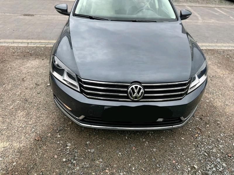 Grau Gebraucht 2014 VW Passat Limousine | 10.500 € (Fairer Preis) - Bild 1/4