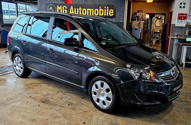Gebraucht Opel Zafira Family 116 PS (85 kW) 2013 Grau Van / Kleinbus