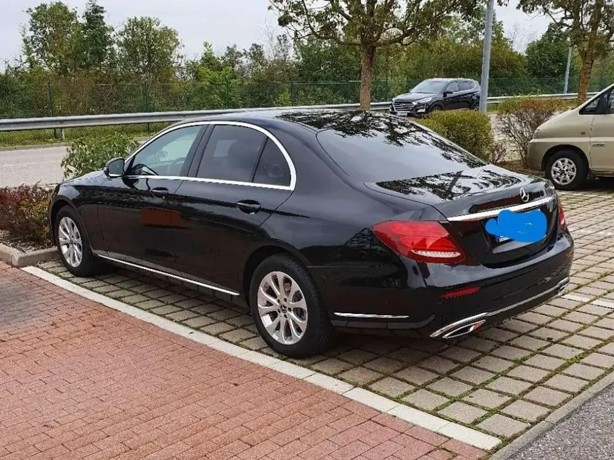 Gebraucht Mercedes E220 Exclusive 194 PS (142 kW) 2018 Schwarz Limousine