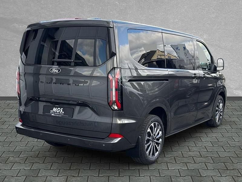 Neu Ford Tourneo Titanium 170 PS (125 kW) 2026 Magnetic grey metallic Van / Kleinbus