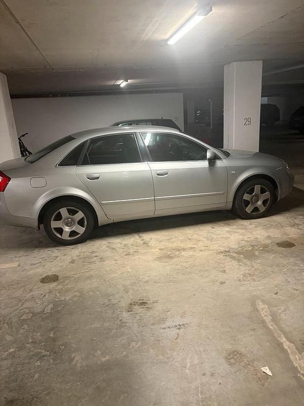 Silber Gebraucht 2004 Audi A4 Limousine | 1.799 € (Fairer Preis) - Bild 1/4