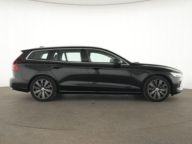 Gebraucht Volvo V60 Inscription 341 PS (250 kW) 2021 Onyx black Kombi