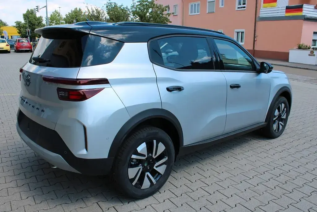 Neu Opel Frontera 145 PS (106 kW) 2025 Silber SUV