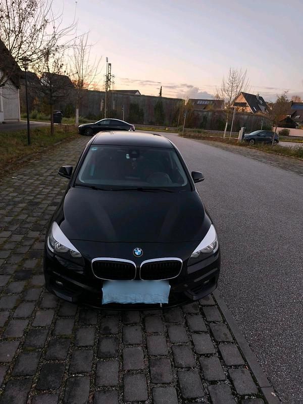 Schwarz Gebraucht 2016 BMW 216 Kombi | 7.000 € (Fairer Preis) - Bild 1/4
