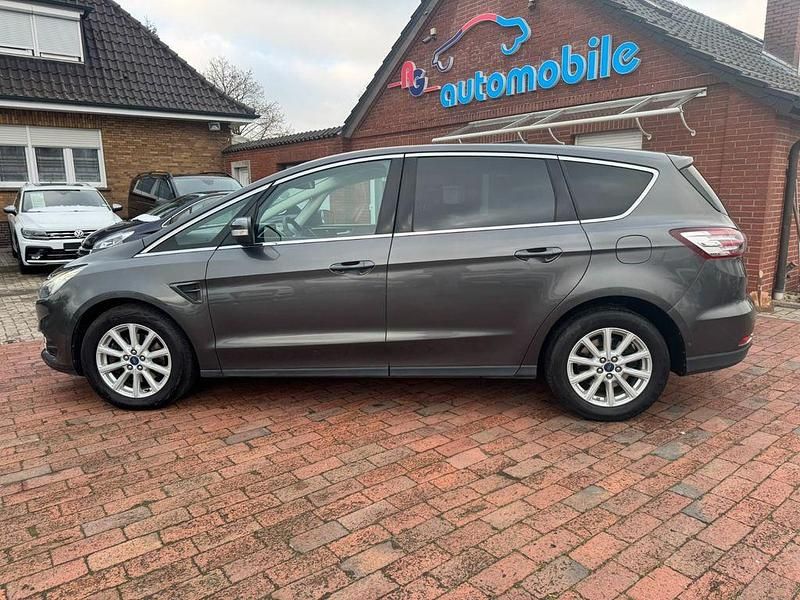 Gebraucht Ford S-MAX Titanium 179 PS (131 kW) 2017 Grau Van / Kleinbus