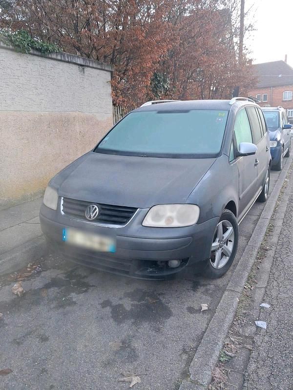 Grau Gebraucht 2005 VW Touran Van / Kleinbus | 850 € (Superpreis) - Bild 1/4