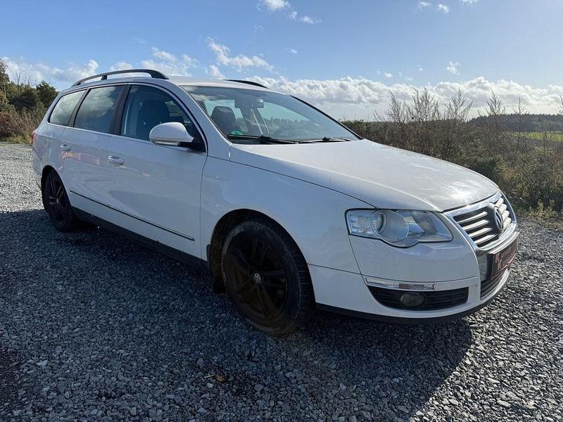 Weiß Gebraucht 2006 VW Passat Comfortline Kombi | 1.499 € (Superpreis) - Bild 1/4