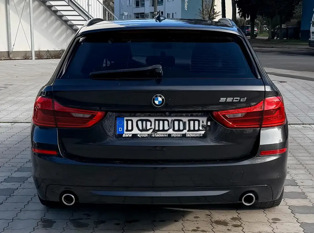 Gebraucht BMW 520 190 PS (139 kW) 2018 Grau Kombi