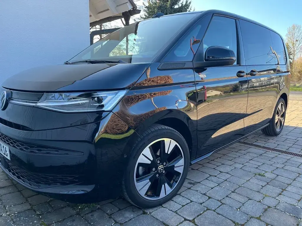 Gebraucht VW Multivan Life 150 PS (110 kW) 2024 Schwarz Van / Kleinbus
