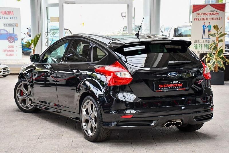 Usata Ford Focus ST 250 CV (183 kW) 2013 Nero Berlina