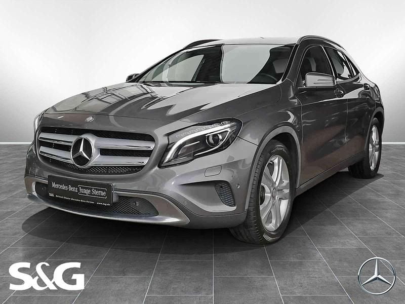 Gebraucht Mercedes GLA200 156 PS (114 kW) 2016 Metalliclack mountaingrau SUV