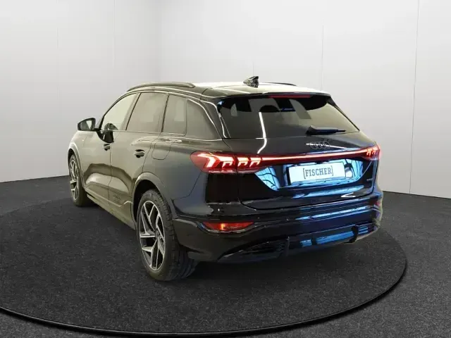 Gebraucht Audi Q6 e-tron Business 314 kW (428 PS) 2026 Schwarz SUV