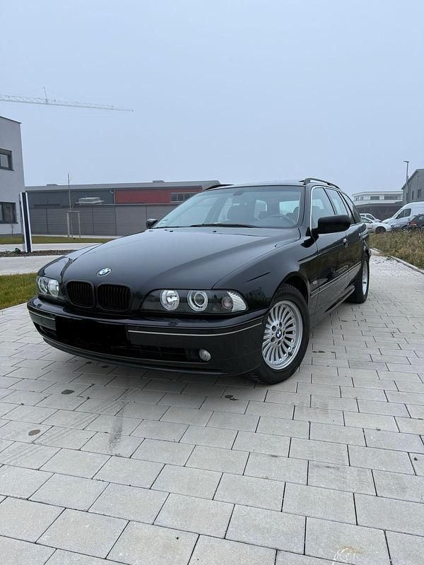 Schwarz Gebraucht 2003 BMW 530 Kombi | 4.500 € (Fairer Preis) - Bild 1/4