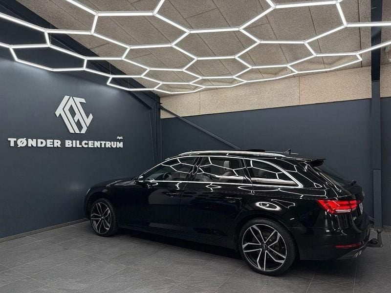 Gebraucht Audi A4 Sport 218 PS (160 kW) 2016 Schwarz Kombi