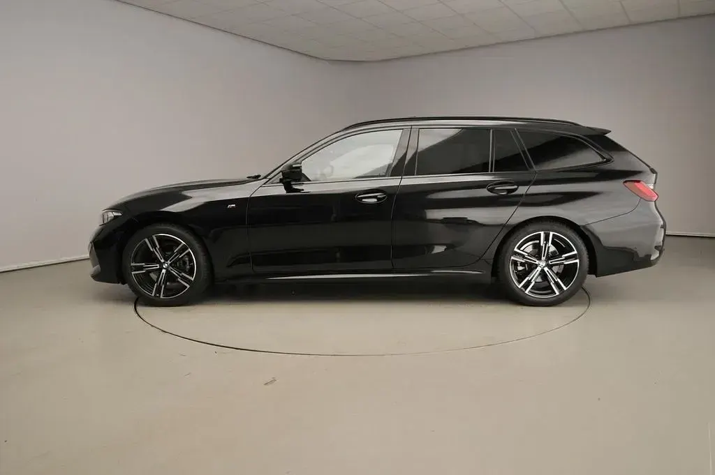 Gebraucht BMW 318 M Sport 156 PS (114 kW) 2025 Schwarz Kombi