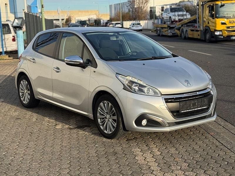 Grau Gebraucht 2017 Peugeot 208 Style Kleinwagen | 5.400 € (Guter Preis) - Bild 1/4