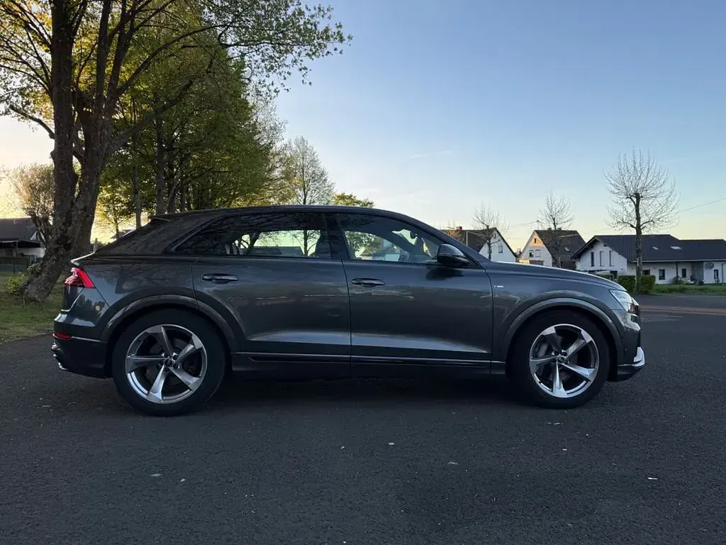 Gebraucht Audi Q8 Competition 340 PS (250 kW) 2022 Grau SUV