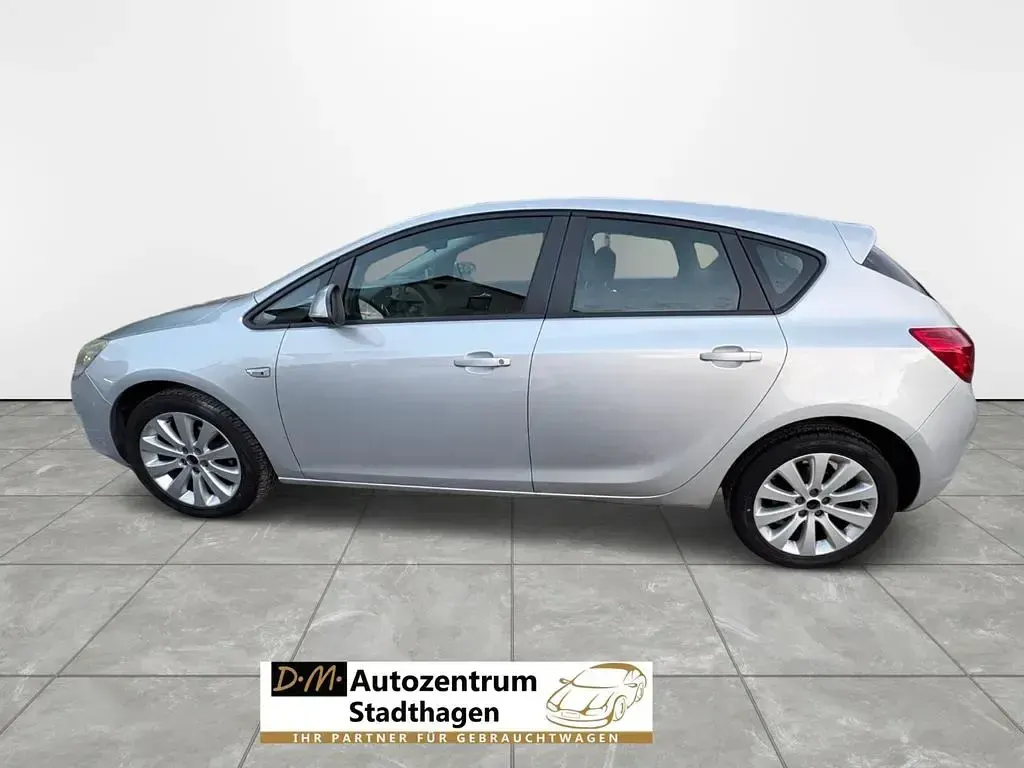 Gebraucht Opel Astra Selection 101 PS (74 kW) 2010 Silber Limousine