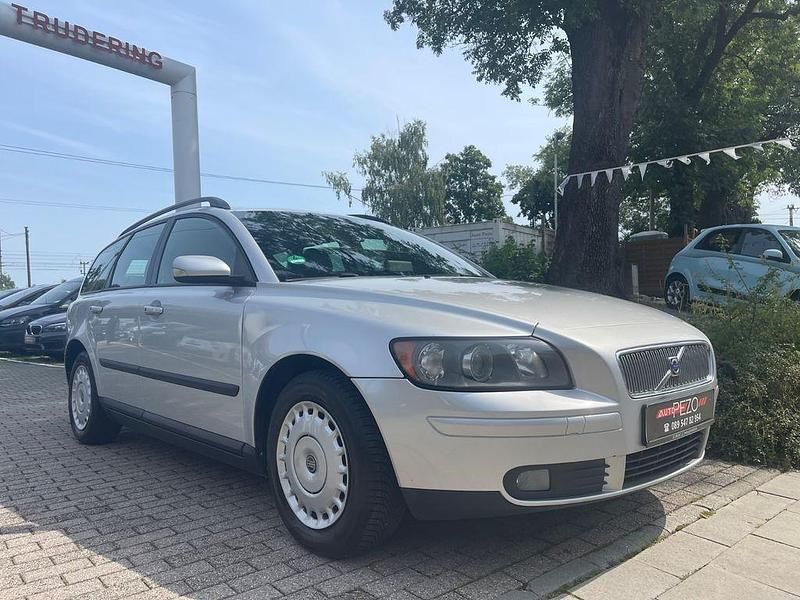 Silber Gebraucht 2006 Volvo V50 Kinetic Kombi | 1.599 € (Guter Preis) - Bild 1/4