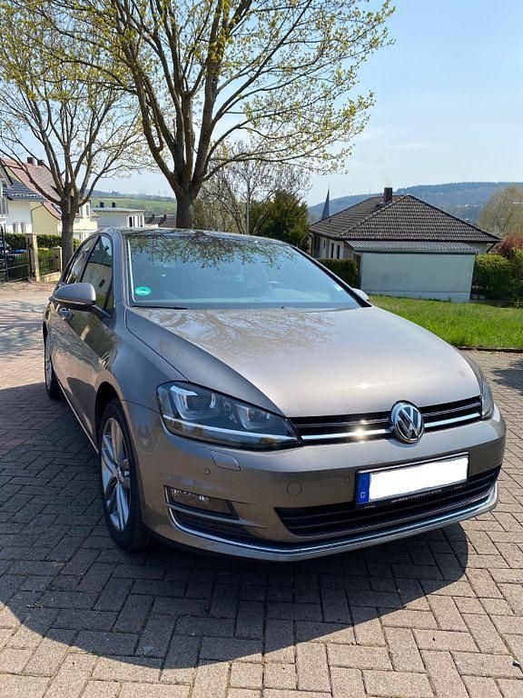 Gebraucht VW Golf VII Highline 150 PS (110 kW) 2014 Grau Limousine
