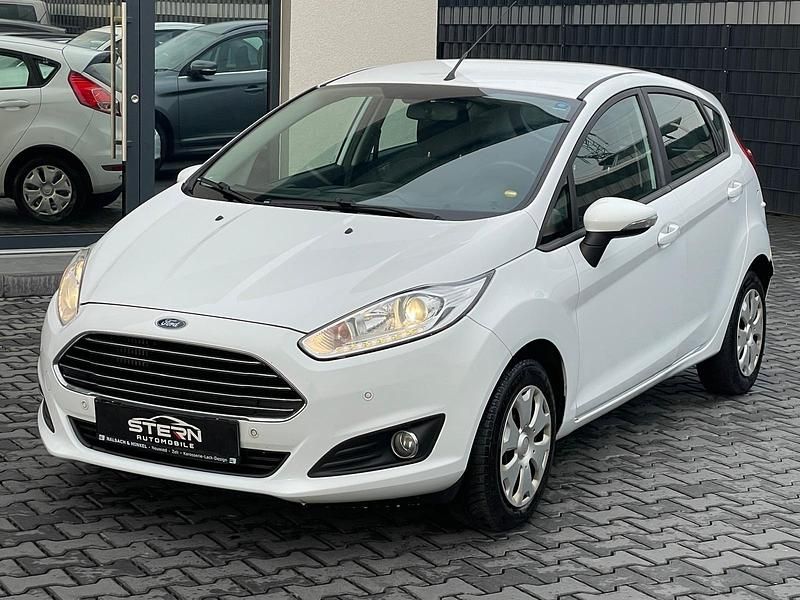 Gebraucht Ford Fiesta 75 PS (55 kW) 2015 Weiß Limousine