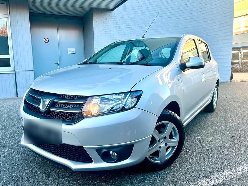 Silber Gebraucht 2014 Dacia Sandero Kleinwagen | 3.999 € - Bild 1/4
