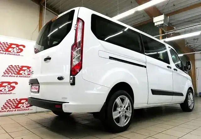 Gebraucht Ford Transit Custom 131 PS (96 kW) 2021 Frozen white Van / Kleinbus