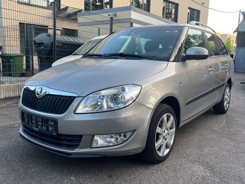 Silber Gebraucht 2013 Skoda Fabia Kombi | 3.950 € (Guter Preis) - Bild 1/4