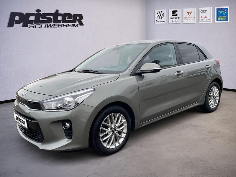 Grün Gebraucht 2020 Kia Rio DREAM-TEAM Edition Kleinwagen | 12.690 € (Fairer Preis) - Bild 1/4