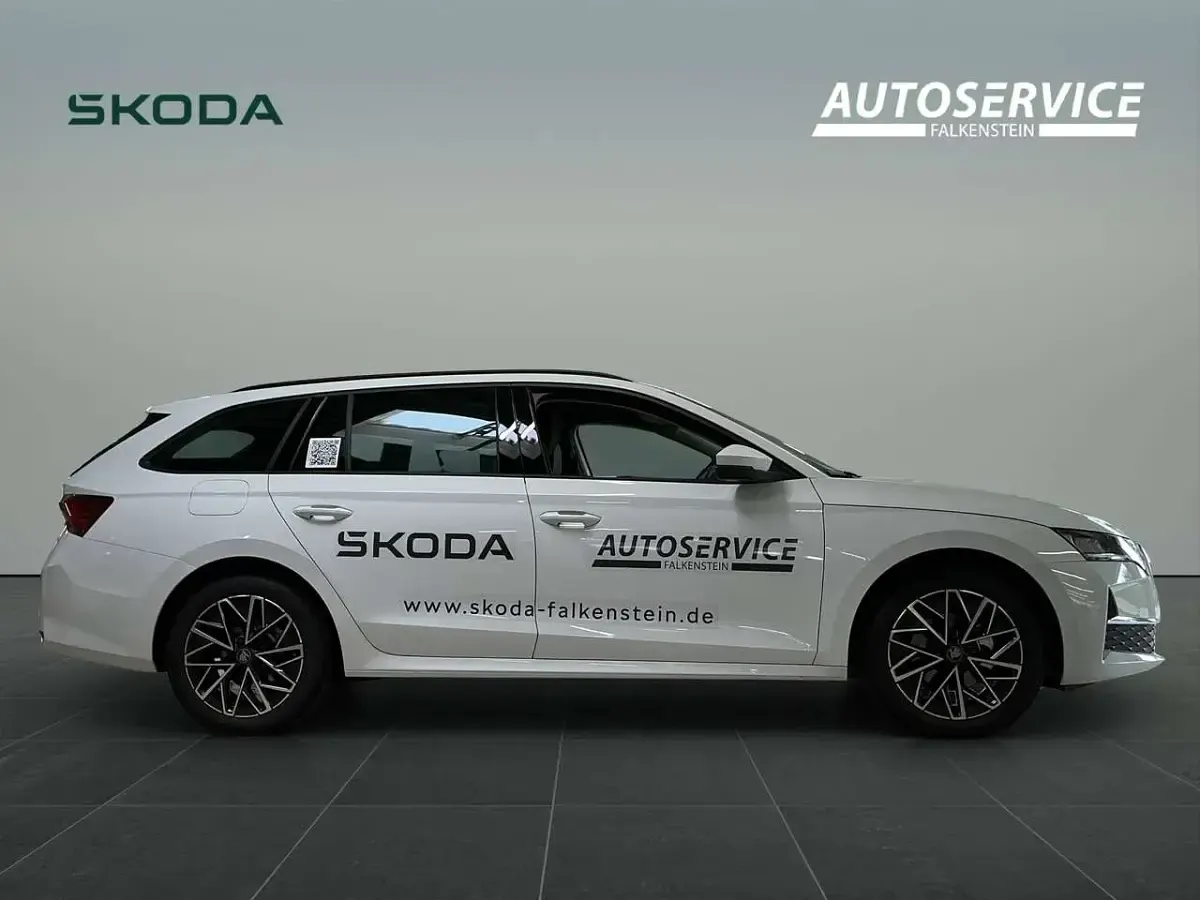 Gebraucht Skoda Octavia 150 PS (110 kW) 2026 Moonweiss metallic Kombi