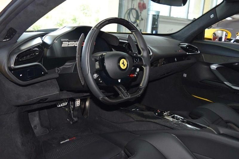 Gebraucht Ferrari 296 829 PS (609 kW) 2023 Giallo modena Coupé