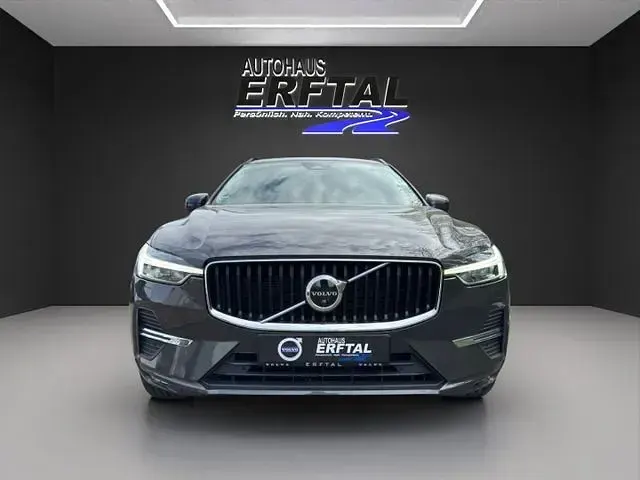 Gebraucht Volvo XC60 Momentum 197 PS (144 kW) 2022 Grau SUV