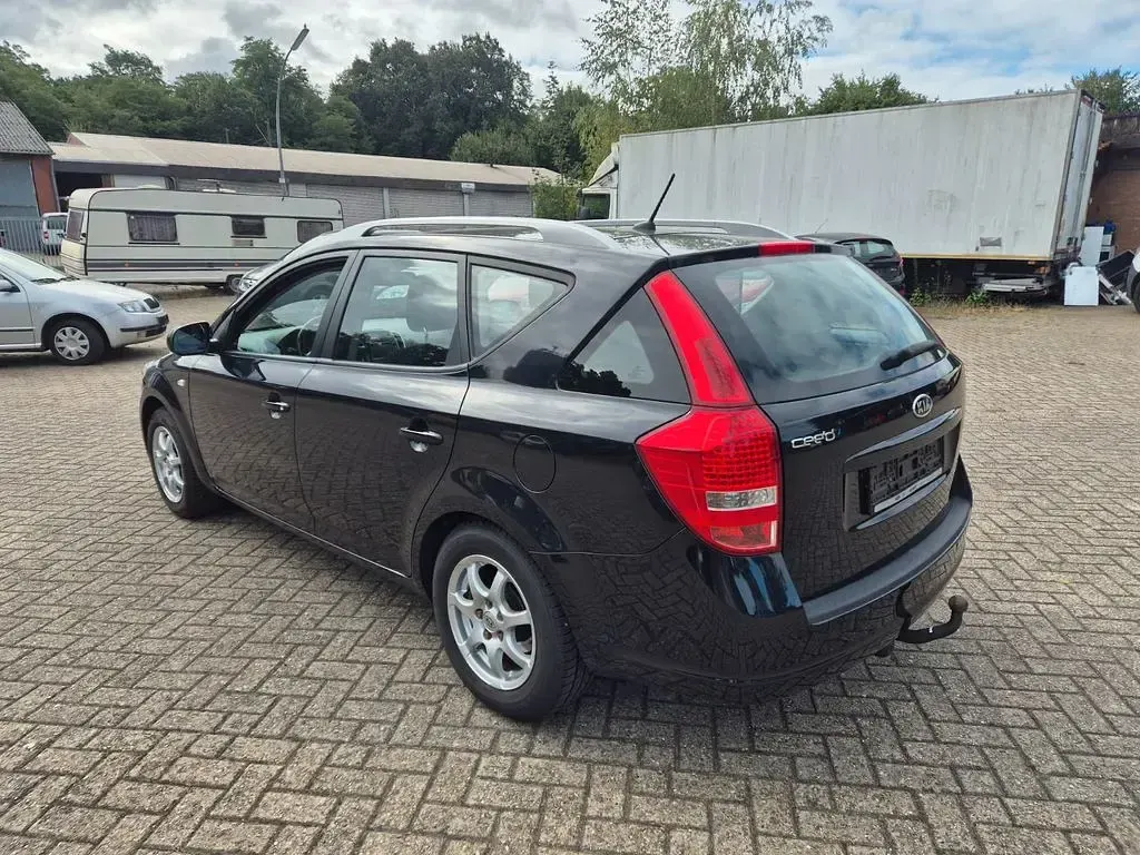 Gebraucht Kia Ceed Sportswagon 90 PS (66 kW) 2011 Schwarz Kombi