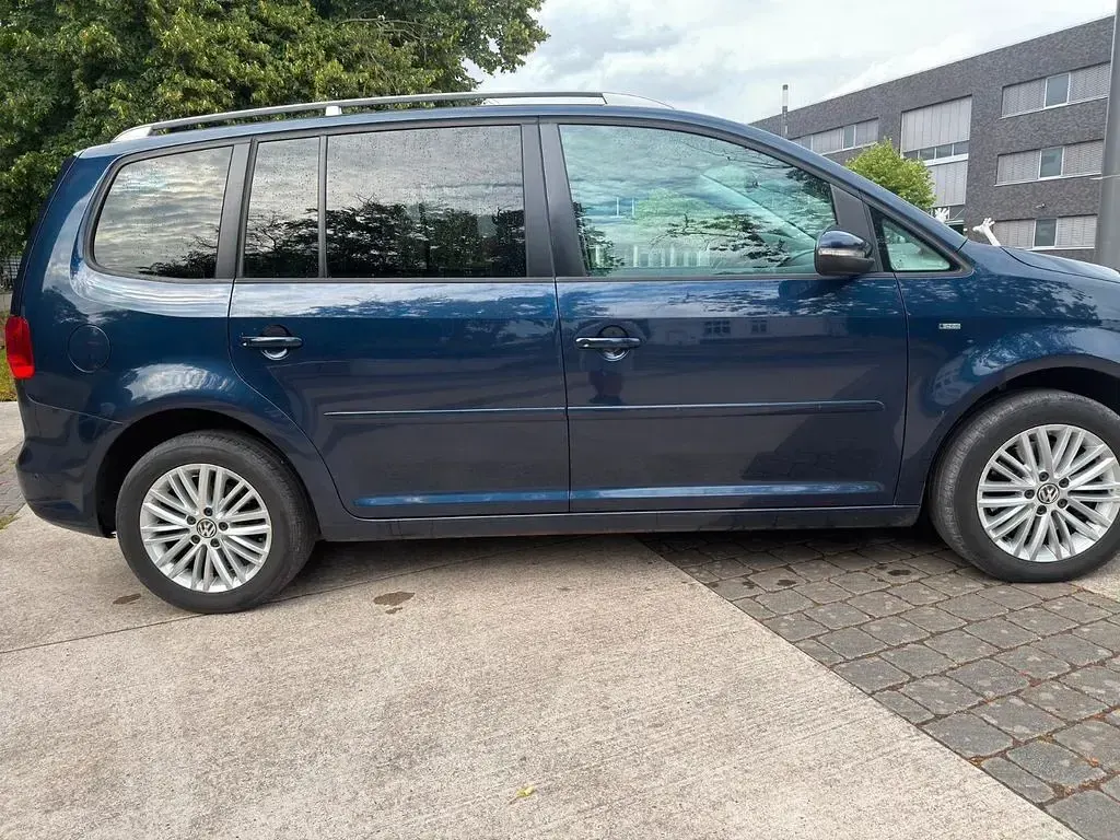 Gebraucht VW Touran Cup 140 PS (102 kW) 2014 Blau Van / Kleinbus