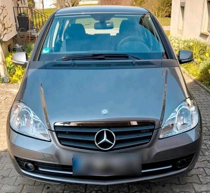 Gebraucht Mercedes A180 115 PS (84 kW) 2012 Grau Kleinwagen