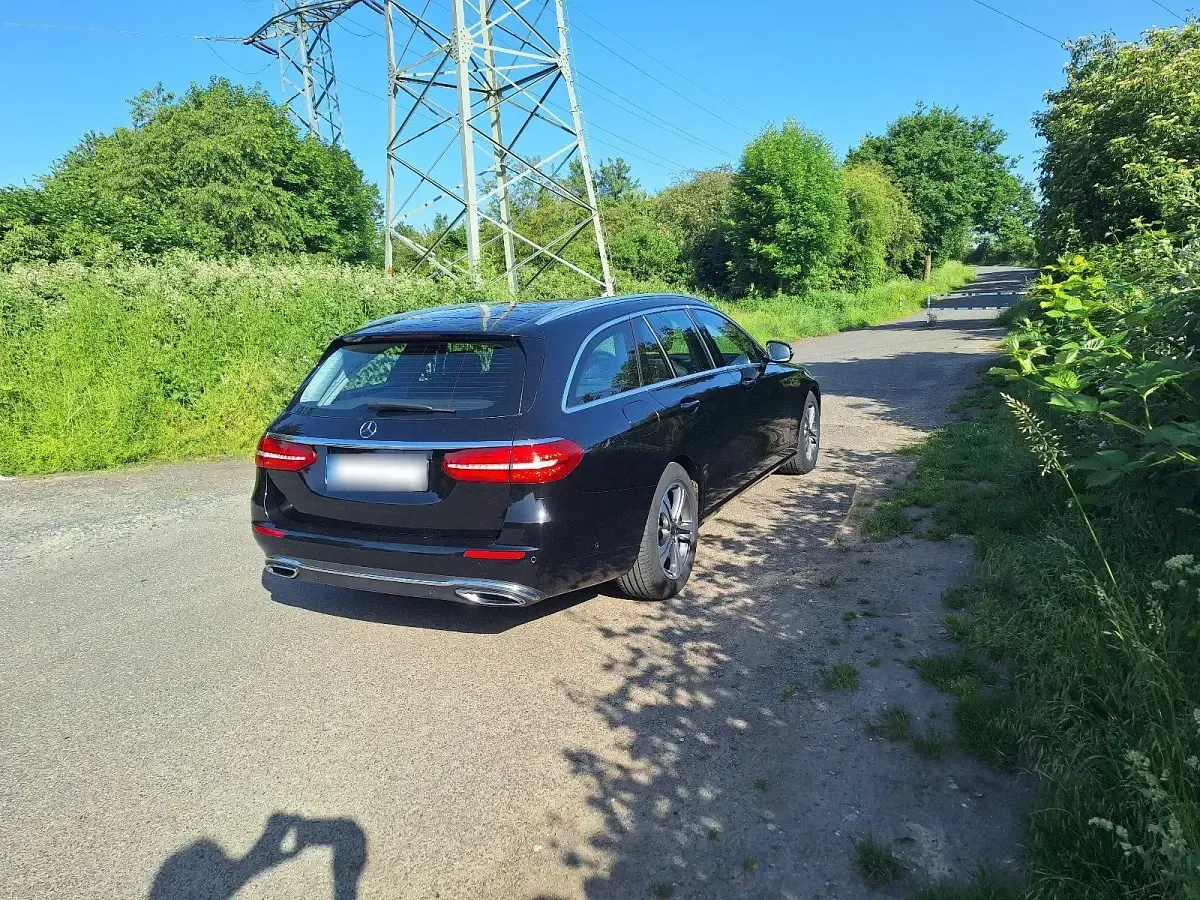 Gebraucht Mercedes E220 Avantgarde 194 PS (142 kW) 2020 Schwarz Kombi