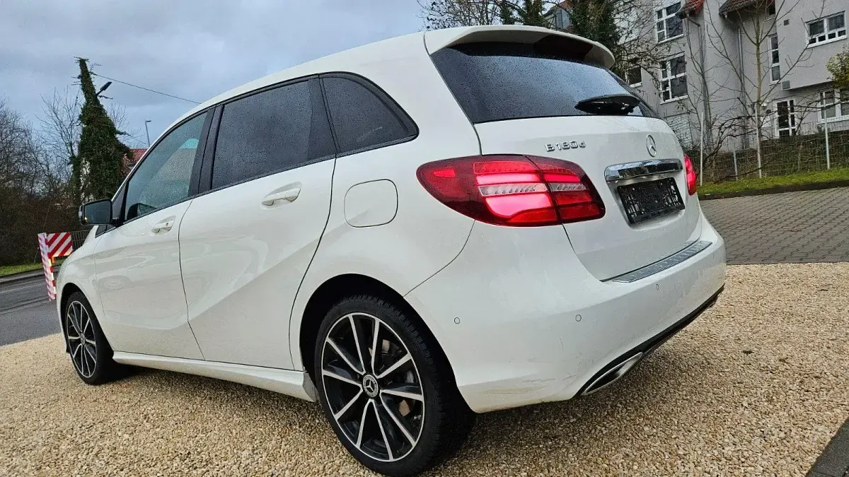 Gebraucht Mercedes B180 109 PS (80 kW) 2016 Weiß Kleinwagen