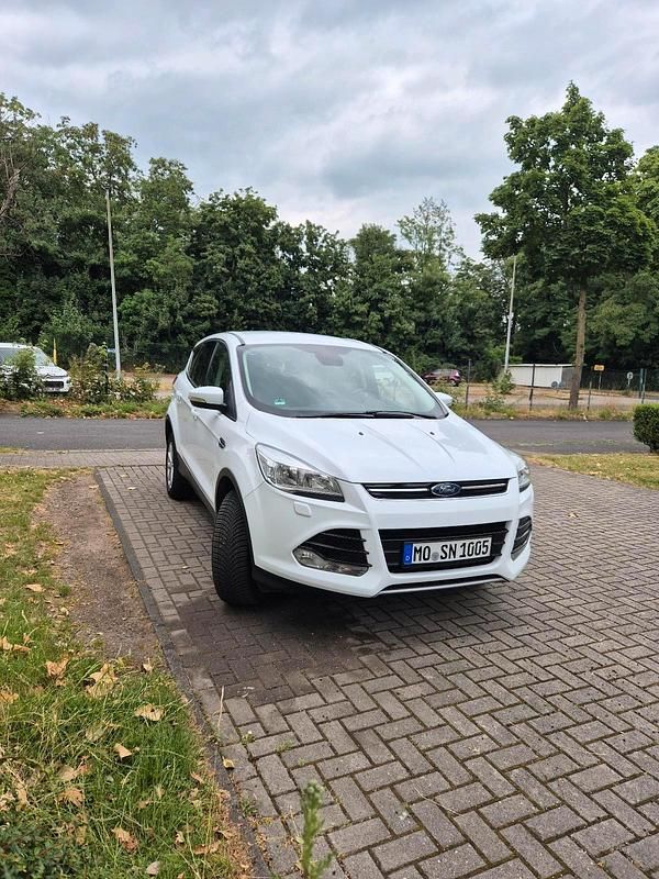 Weiß Gebraucht 2016 Ford Kuga SUV | 13.000 € (Fairer Preis) - Bild 1/4