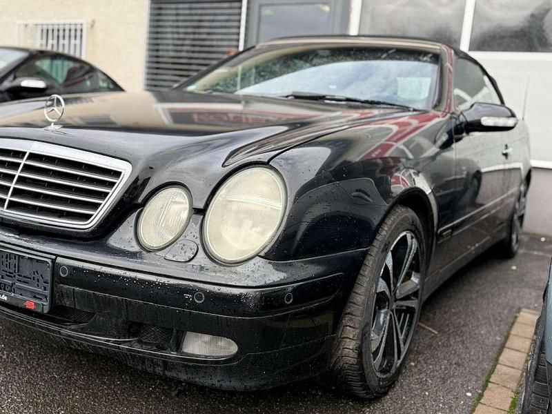 Gebraucht Mercedes CLK230 Avantgarde 193 PS (141 kW) 2000 Schwarz Cabrio