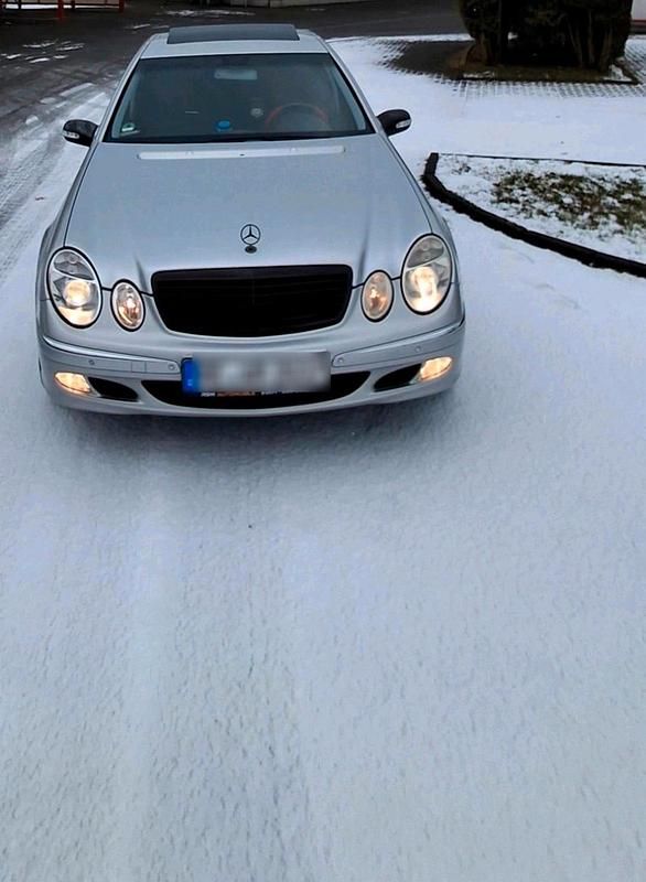 Gebraucht Mercedes E240 177 PS (130 kW) 2002 Silber Limousine