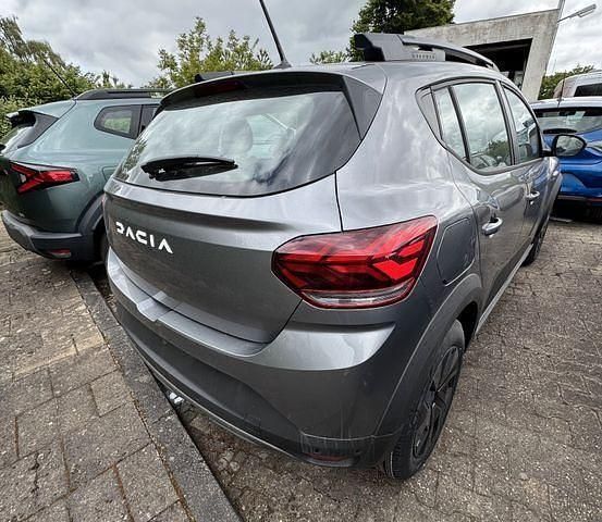 Neu Dacia Sandero Expression 101 PS (74 kW) 2025 Grün Kleinwagen