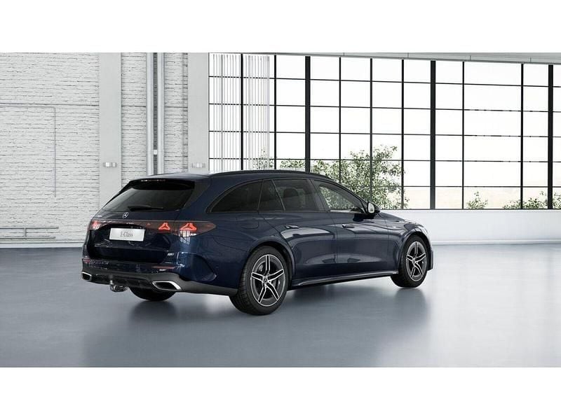 Gebraucht Mercedes E300 AMG 204 PS (150 kW) 2025 Metalliclack nautikblau Kombi