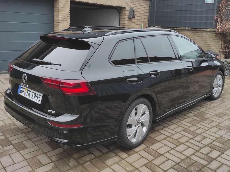 Gebraucht VW Golf VIII R-line 150 PS (110 kW) 2024 Schwarz Kombi